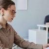 ¿Qué documentación legal debe manejar una empresa inmobiliaria?