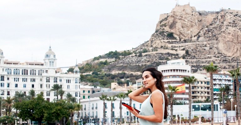 Teletrabaja en todo el mundo, vive en Alicante