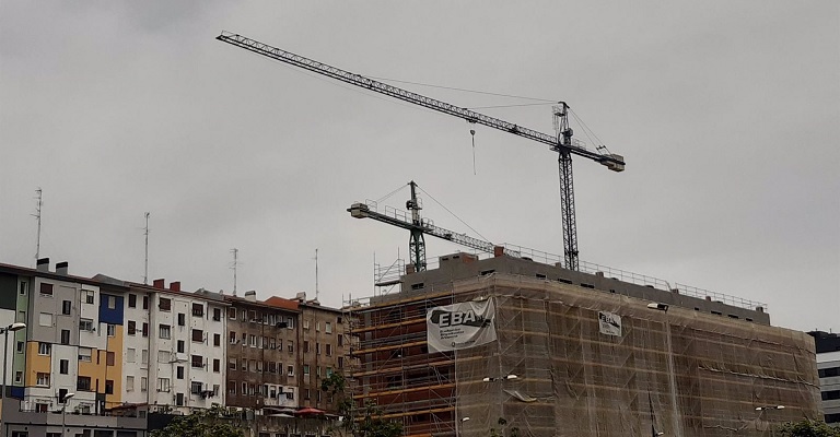La licitación pública se recupera casi al completo en febrero y limita su caída al 4%