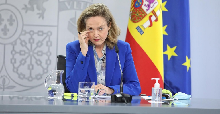 Calviño estima que los fondos europeos empezarán a llegar a partir de junio y critica la actitud del PP