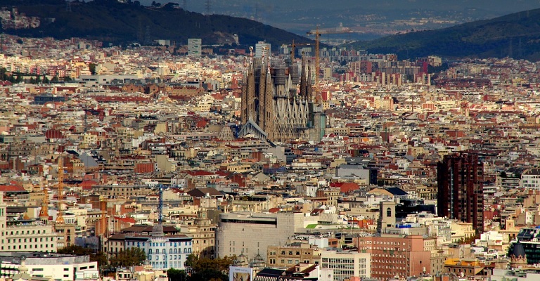 El precio de la vivienda en alquiler cae un -5,6% interanual en abril en España