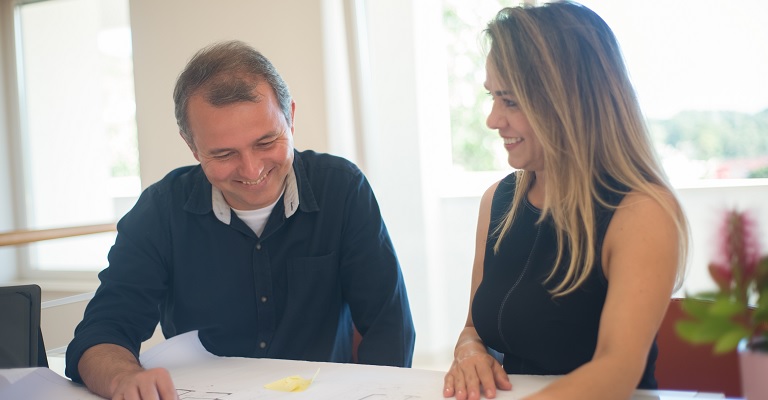 acudir a una agencia inmobiliaria 