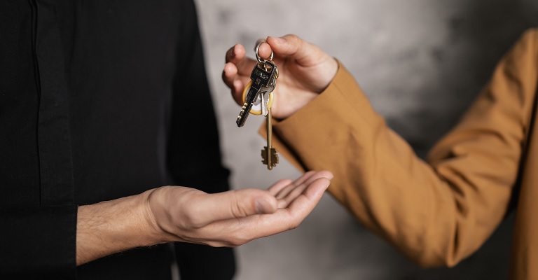 acudir a una agencia inmobiliaria 
