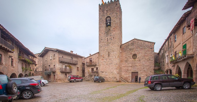 El Castillo de Santa Pau (Girona) en venta en Fotocasa por un millón de euros