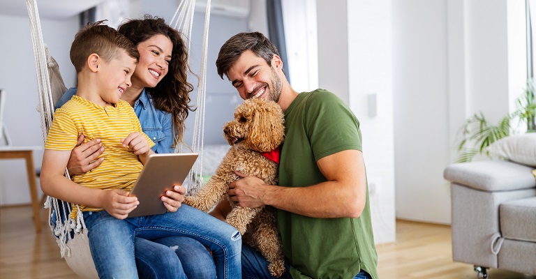 Aragón es la comunidad con mayor dificultad para alquilar una vivienda a familias con gatos y perros y Madrid la más permisiva