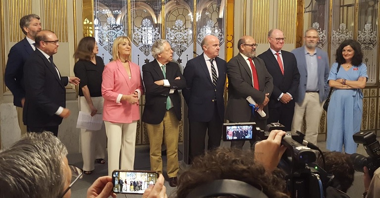 De Guindos (BCE) augura una desaceleración económica y más subidas de tipos de interés