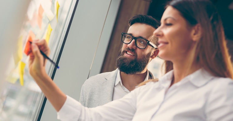 Cómo crear una estrategia CRM efectiva en una agencia inmobiliaria y maximizar sus beneficios