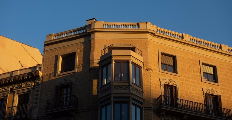 La compraventa de viviendas bajó un 14,5% en junio, hasta las 61.414 unidades, según los notarios