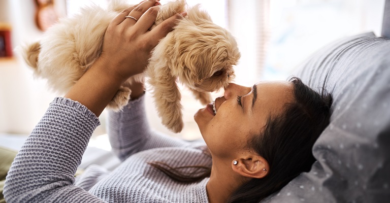 El 58% de los propietarios de viviendas aceptaría inquilinos con perros o gatos, pero solo un 4% lo publica en el anuncio