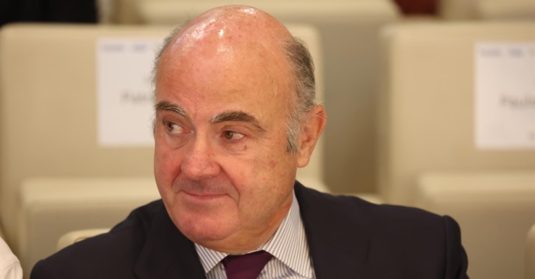 Guindos (BCE) alerta de un "efecto espejismo" en la rentabilidad de la banca por el coste de capital