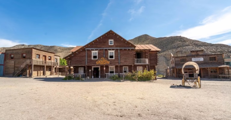 El cinematográfico poblado del oeste “Western Leone”, en Almería, a la venta en Fotocasa por 2,5 millones de €