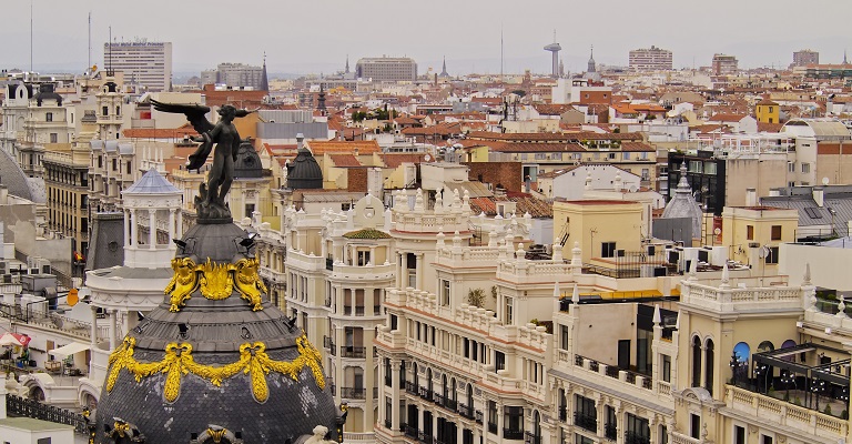 El precio de la vivienda subirá hasta un 2,5% y las compraventas caerán hasta un 8% en 2024, según Solvia