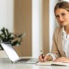 ¿Cuál es el papel del asesor inmobiliario después de firmar las arras?