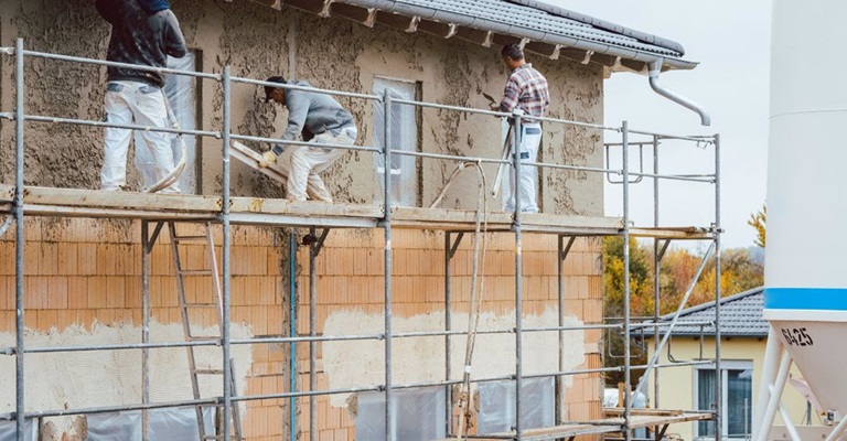 El sector de la reforma pide un pacto de Estado de rehabilitación para evitar riesgos de pobreza en el hogar.