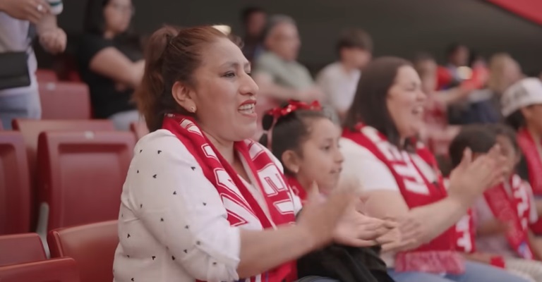 Fotocasa invita a las familias monoparentales a ver todos los partidos del Atlético de Madrid femenino