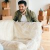 Alquilar una vivienda sin muebles y amueblarla con productos de segunda mano permitiría un ahorro de 8.000€