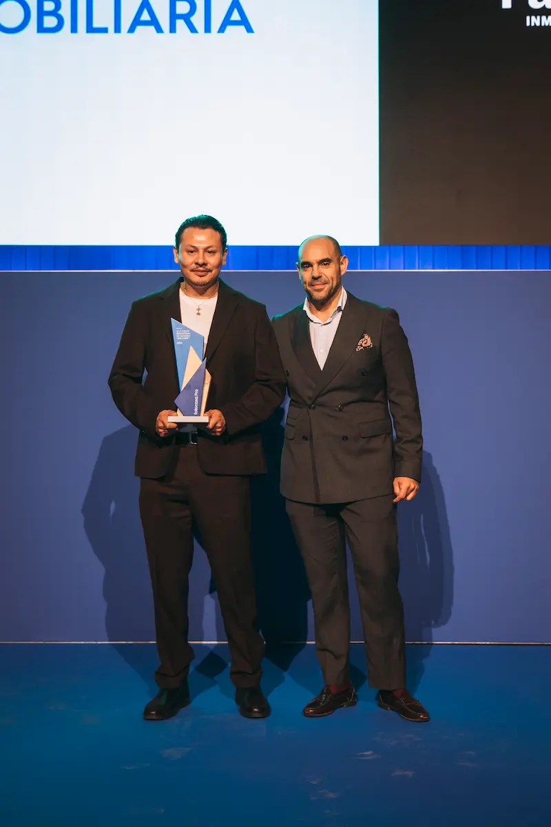 gala premios fotocasapro 2025 marcelo yepez aina palmer inmobiliaria